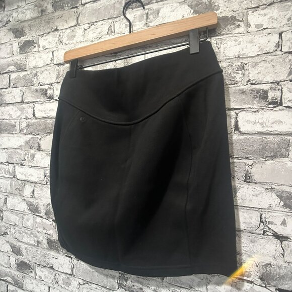 NWT Lululemon Scuba High Rise Mini Skirt Size Medium (BLK) LW8ALSS - Picture 4 of 9